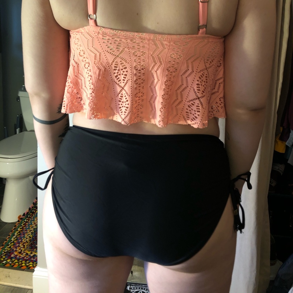 Black tie able bikini bottoms